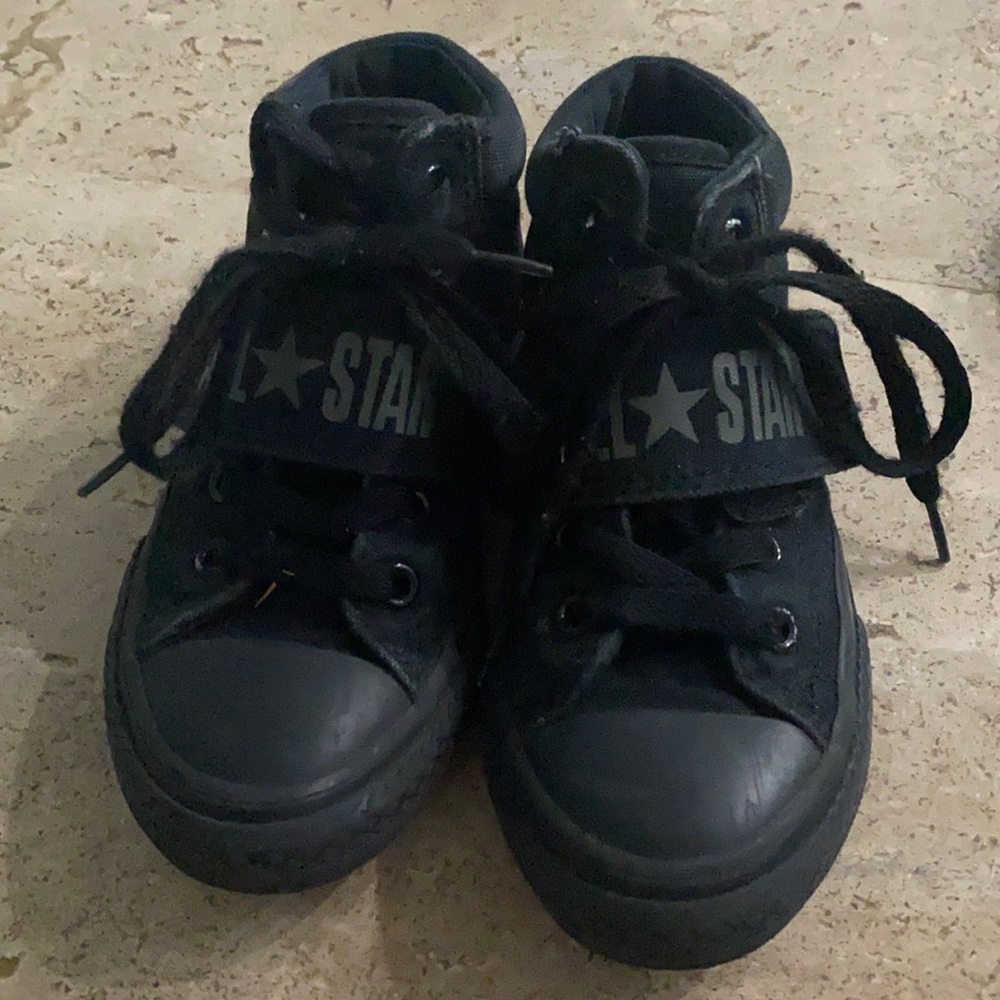 Little boys converse